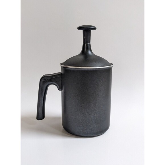 Bialetti Montalatte Manual Milk Frother 330ml / 11 oz w/ Box & Manual EXCELLENT - Picture 4 of 12